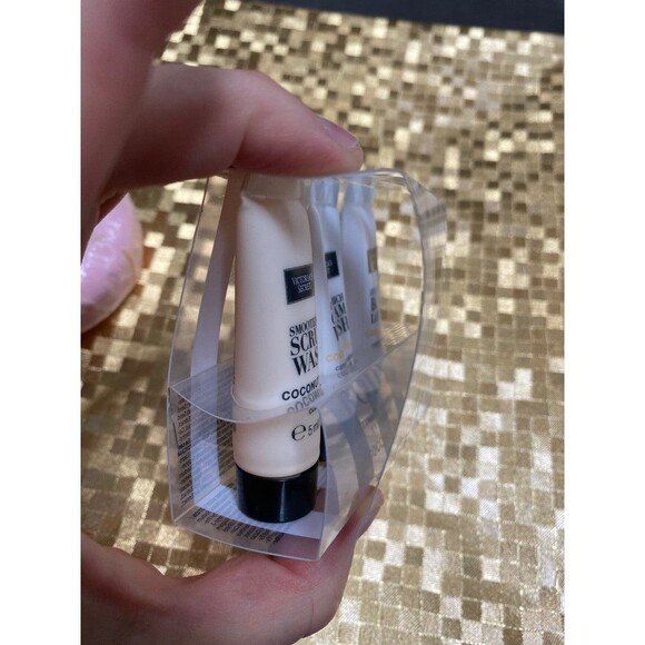 Victoria’s Secret bundle bath bomb donut ,travel set and a pack of 6 hair ties - Picture 7 of 8